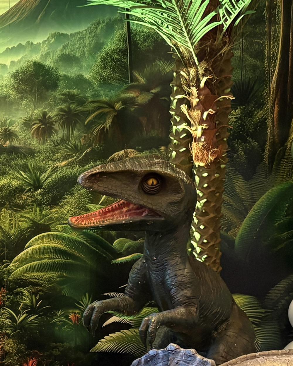 Dinosaur Prop — Velociraptor